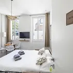 - 4 Neufs Au Coeur De *