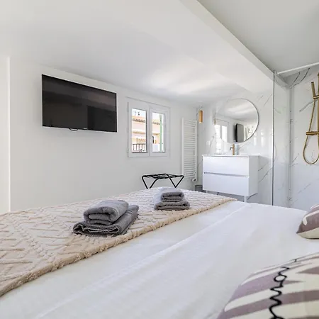 - 4 Neufs Au Coeur De Cannes